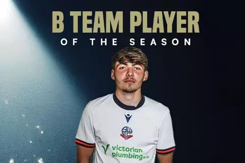 المصري سوني شاربلس لاعب العام في فريق بولتون "ب"